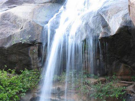 Jalagamparai Waterfalls